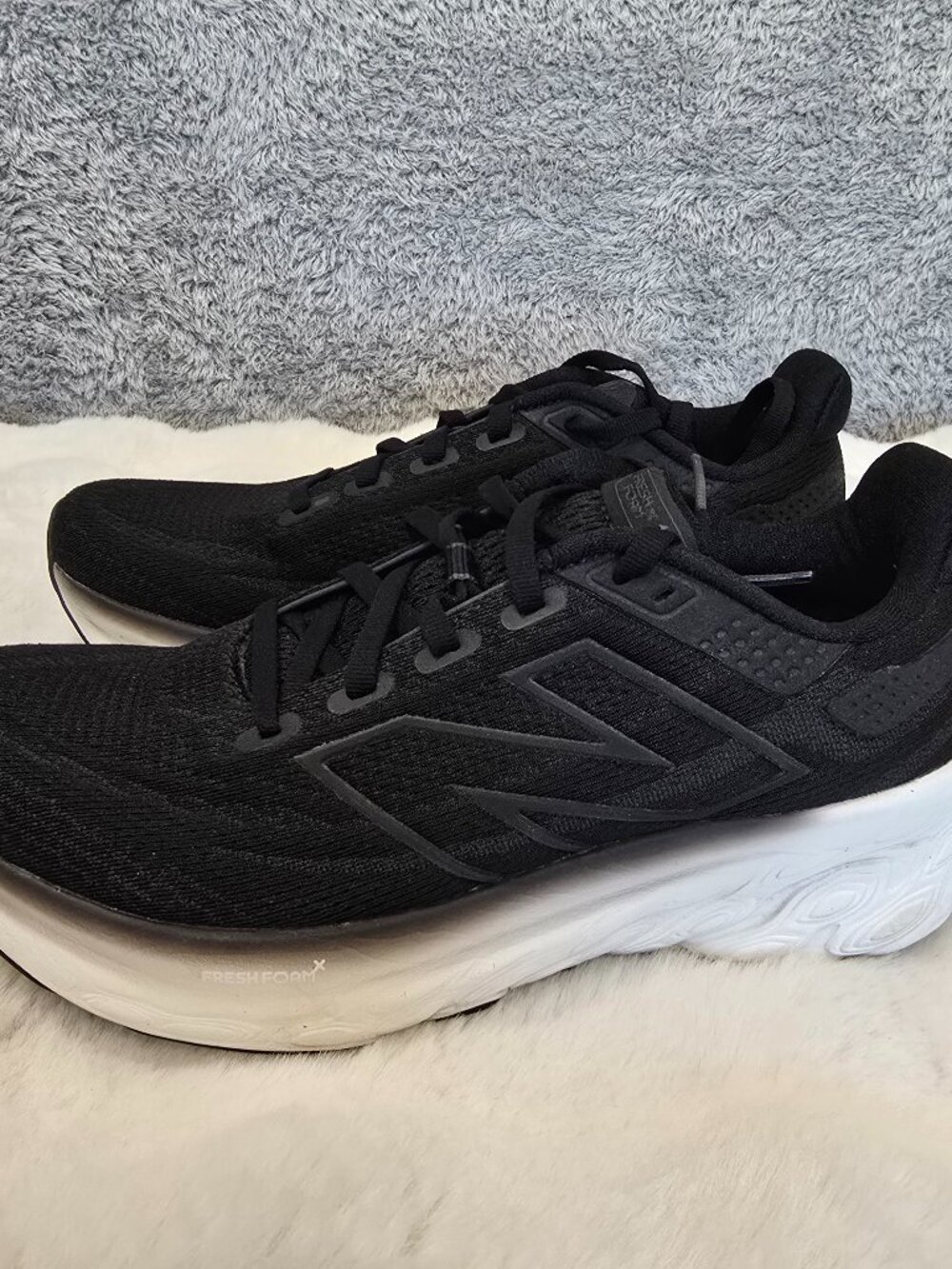 New Balance Fresh Foam W1080K13 Women's Size 6.5 2E Gently Used Black Mesh Upper